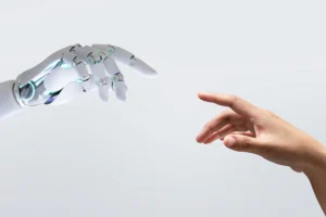 Mão humana prestes a tocar uma mão robótica futurista, simbolizando a colaboração entre inteligência artificial e criatividade humana.