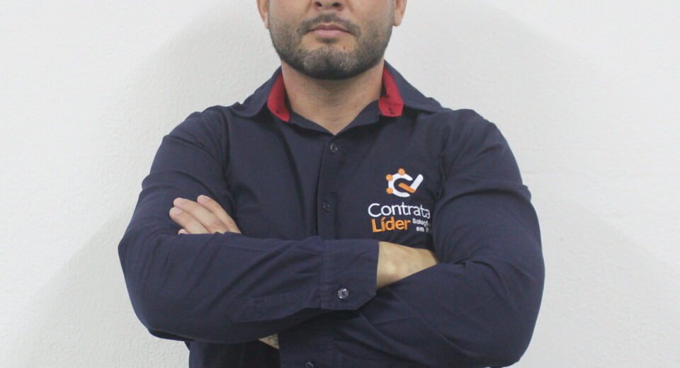 Retrato profissional de Weverton Lima, gestor de pessoas e fundador da Contrata Líder RH